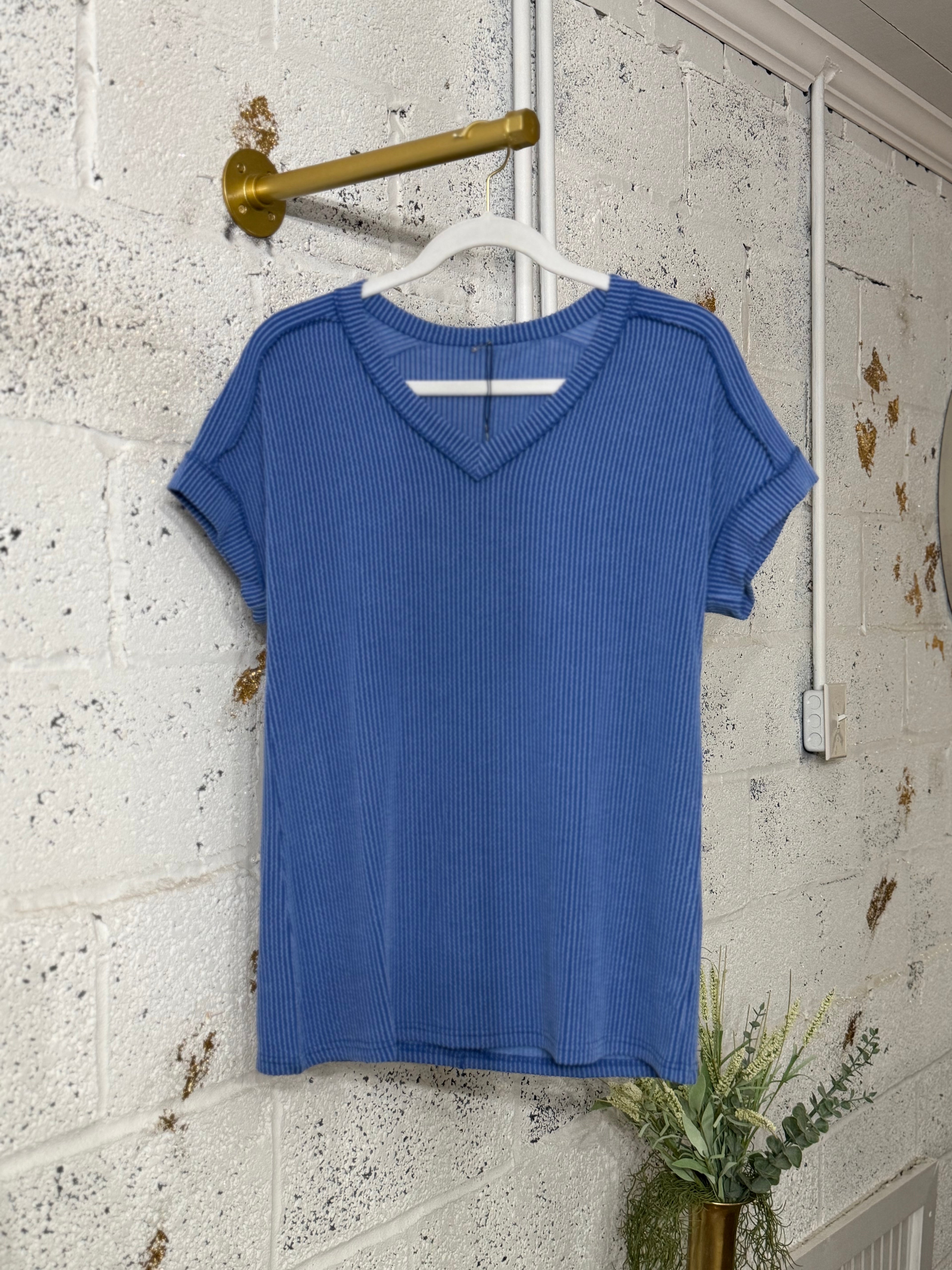 Two-tone Ribbed V-neck Shirt