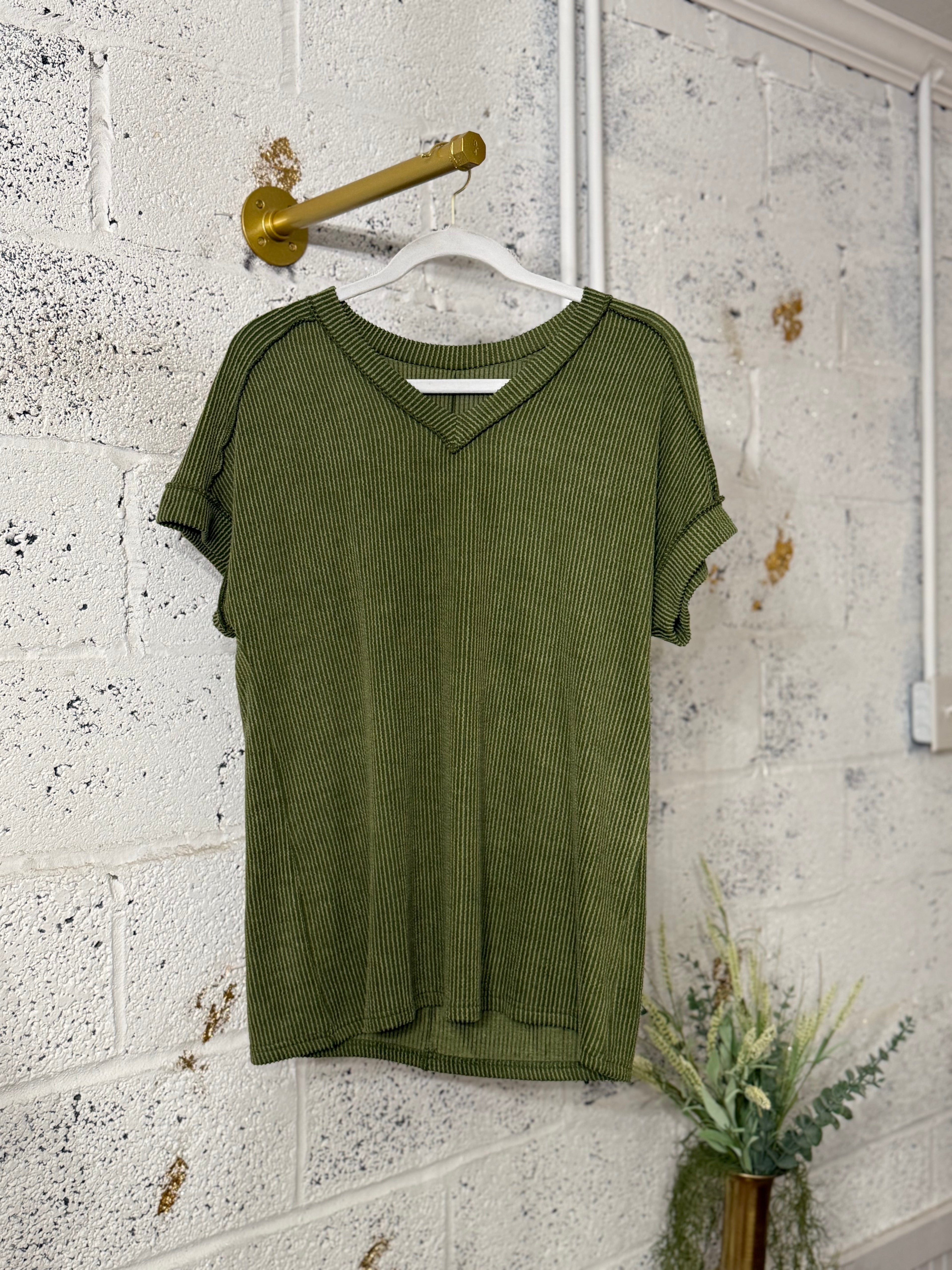 Two-tone Ribbed V-neck Shirt