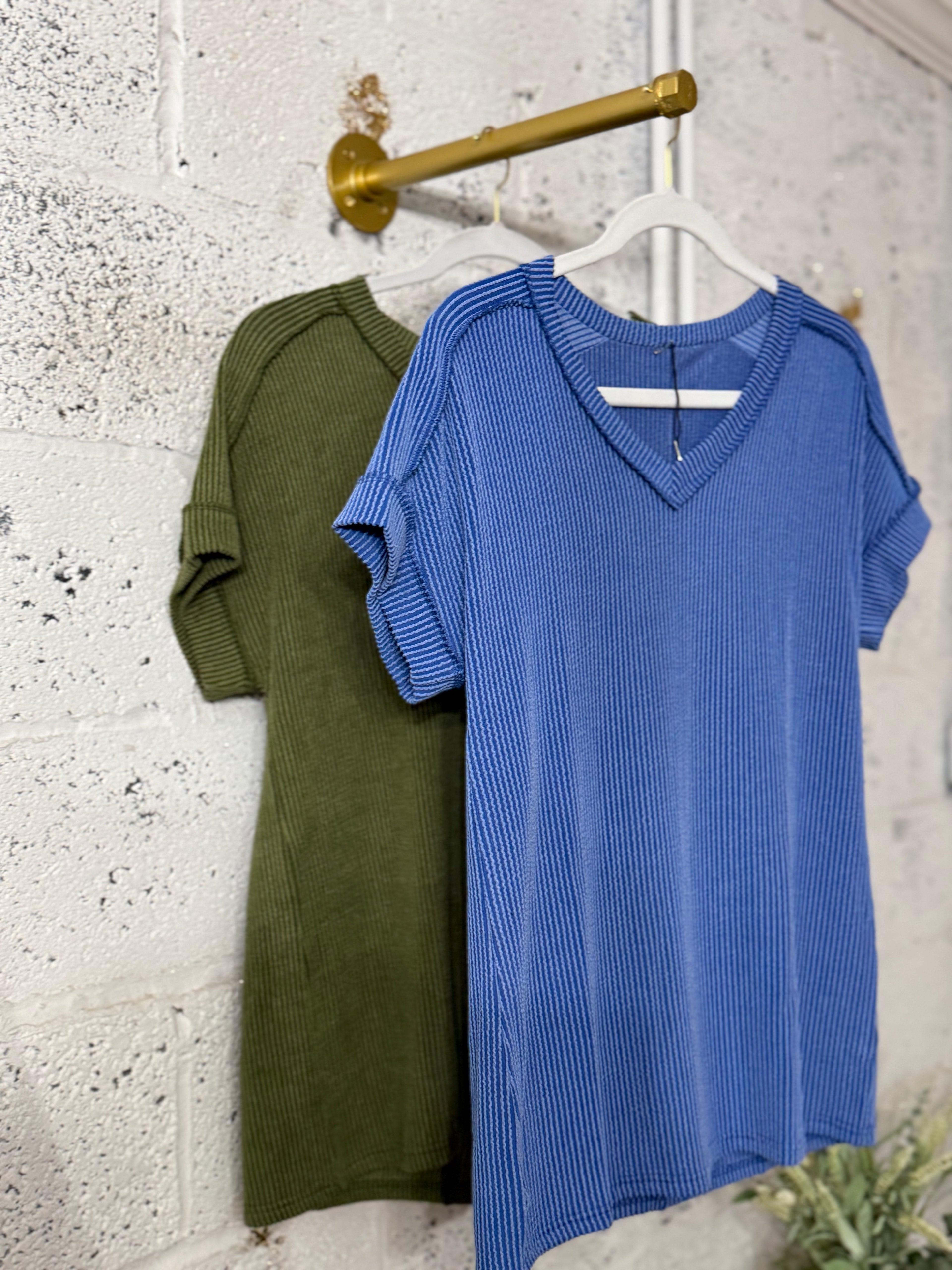 Two-tone Ribbed V-neck Shirt